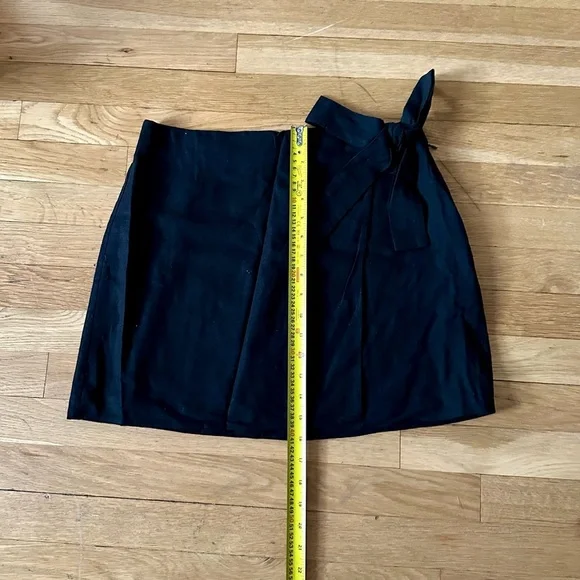 ✨ Forever 21 Black Wrap Mini Skirt Women Size L Casual Chic NWOT ✨ - Picture 7 of 7